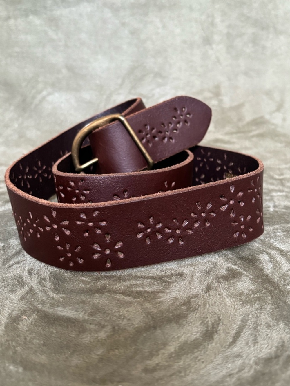 ITALIAN LEATHER Vintage Boho Style Floral Cutout Belt SZ M/L 42”, Made in USA - Picture 9 of 16